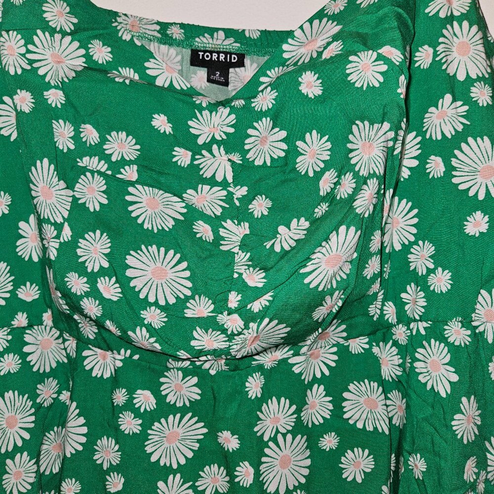 NWOT Torrid Mini Challis Skater Dress - Green w/ White Daisies (2X) - Picture 3 of 8